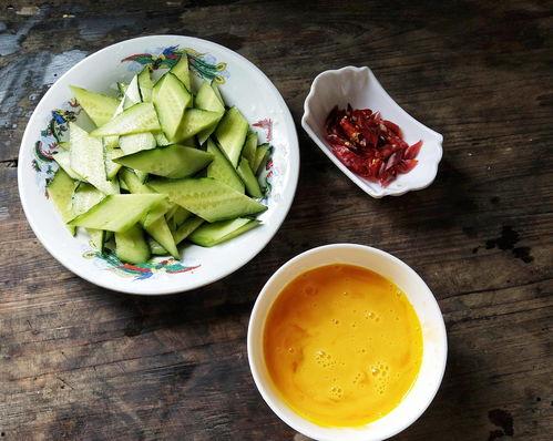 端着碗吃瓜,品味生活中的点滴美好