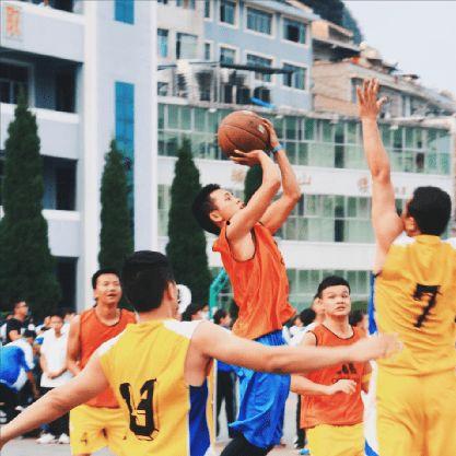 篮球少年吃瓜,揭秘球场背后的趣味故事