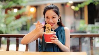 成都罗燕吃瓜,揭秘网络热议背后的真相