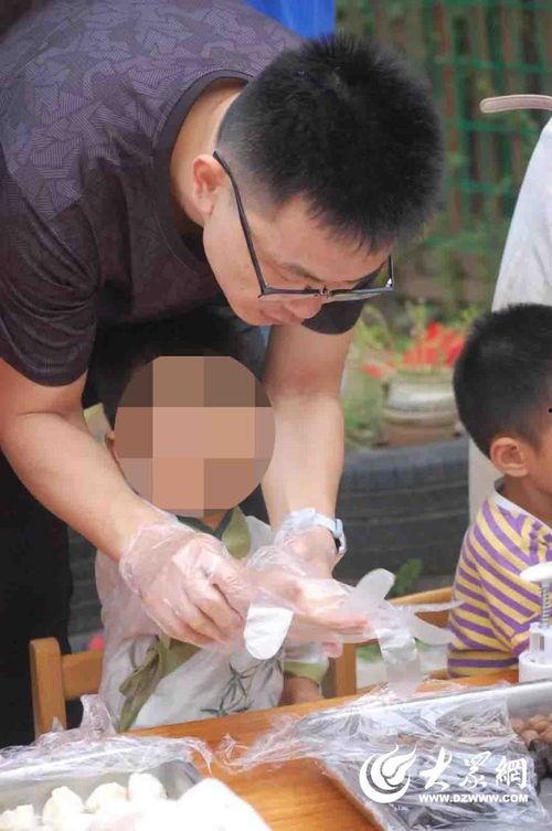 农村公公吃瓜视频,趣味横生的田园生活瞬间