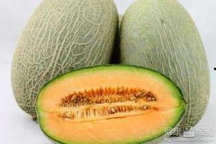 吃哈密瓜嘴边红