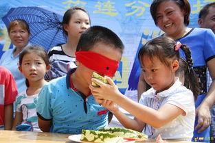 国外吃瓜小朋友,国外小朋友的趣味生活