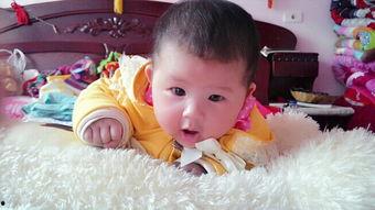 打疫苗宝宝吃瓜,快乐吃瓜见证健康成长