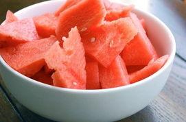 下雨水坑吃瓜,揭秘雨水坑中的奇妙生态现象