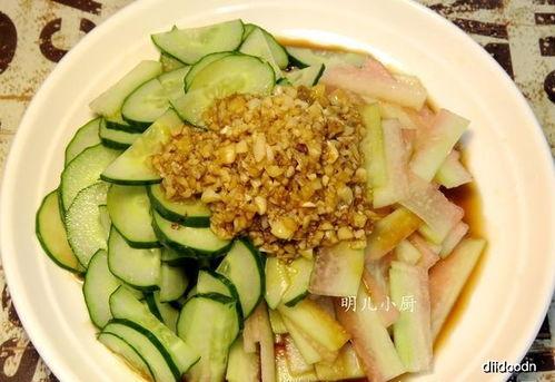 家里的瓜敞开吃,家中瓜果盛宴，敞开肚皮尽情品尝