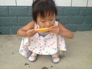 真人小孩吃瓜,小宝贝的瓜果时光