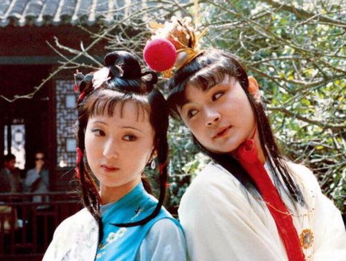 宝玉吃瓜,一场穿越时空的甜蜜邂逅