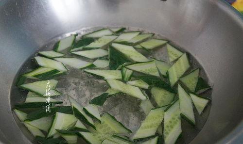 大山吃瓜撑肚子,意外撑肚子的趣味经历