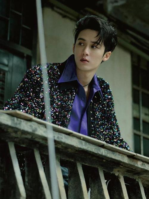 檀健次秦淮吃瓜