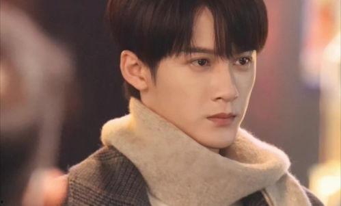 檀健次秦淮吃瓜