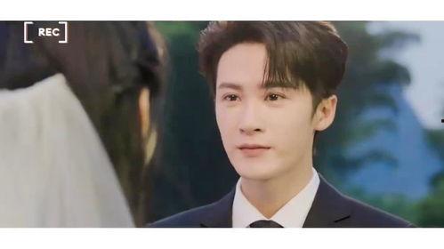 檀健次秦淮吃瓜