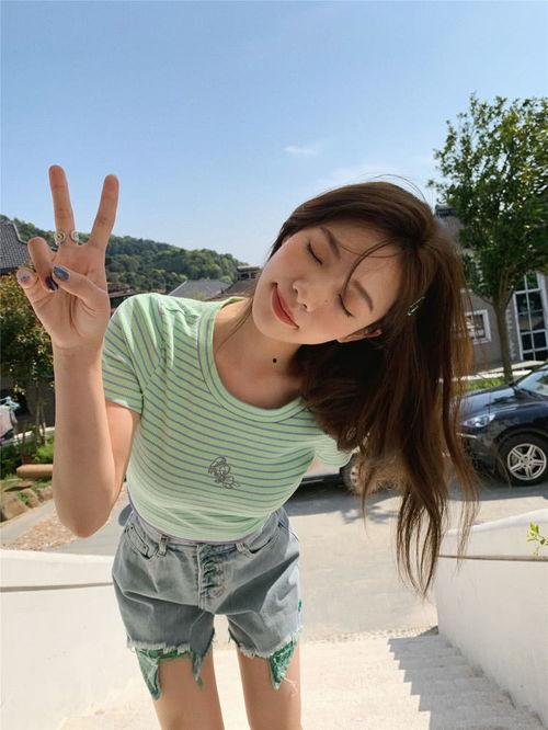 吃瓜明星不如吃瓜网红吗,吃瓜群众的新宠，明星光环不敌网红魅力