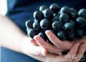 胃溃疡吃哈密瓜和葡萄吗,胃溃疡患者适宜食用的哈密瓜与葡萄