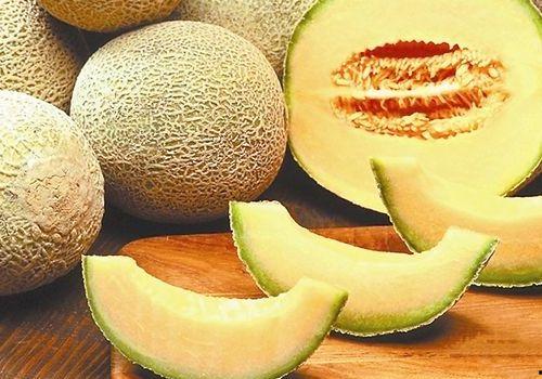 胃溃疡吃哈密瓜和葡萄吗,胃溃疡患者适宜食用的哈密瓜与葡萄