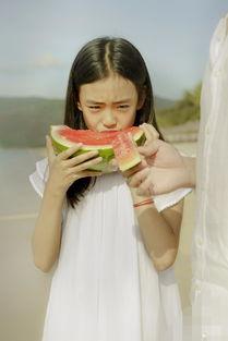 小登登吃瓜,小登登的夏日吃瓜盛宴